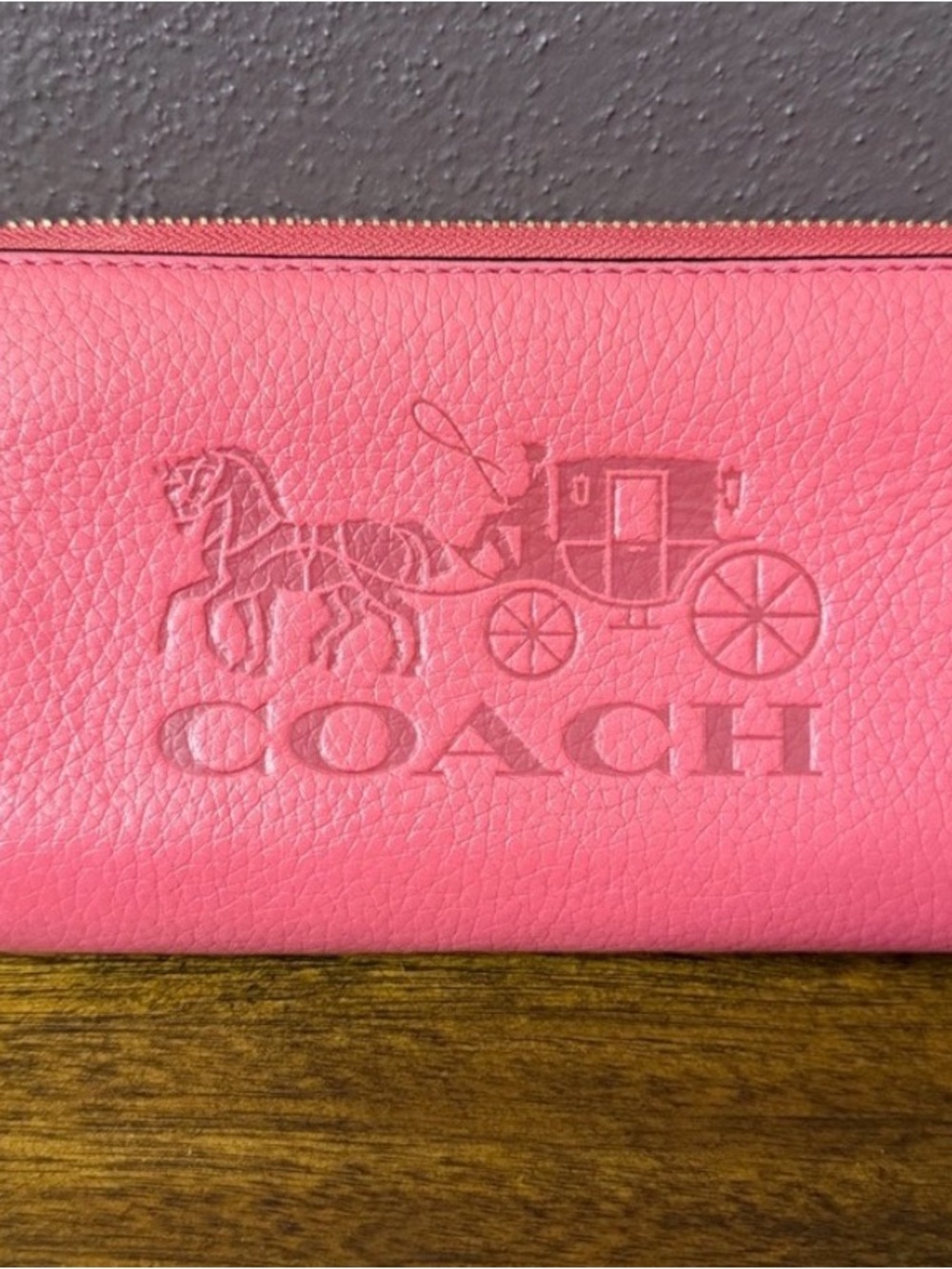 Coach Long Zip Around Wristlet Wallet with Horse & Carriage! Like new condition - Picture 3 of 8